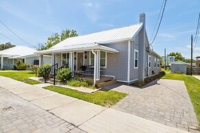 Conch's Point Cottage 2 Bedroom Home by RedAwning