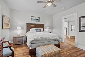 Conch's Point Cottage 2 Bedroom Home by RedAwning