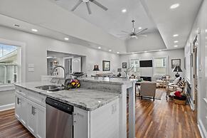 Conch's Point Cottage 2 Bedroom Home by RedAwning