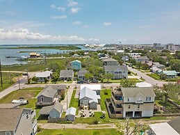 Conch's Point Cottage 2 Bedroom Home by RedAwning