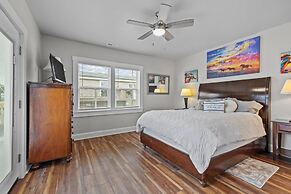 Conch's Point Cottage 2 Bedroom Home by RedAwning