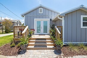 Conch's Point Cottage 2 Bedroom Home by RedAwning