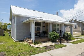 Conch's Point Cottage 2 Bedroom Home by RedAwning