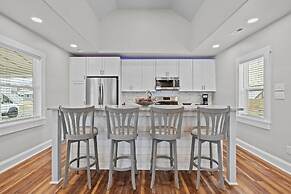 Conch's Point Cottage 2 Bedroom Home by RedAwning