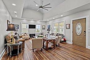 Conch's Point Cottage 2 Bedroom Home by RedAwning