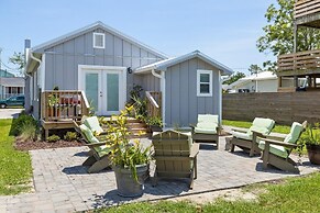 Conch's Point Cottage 2 Bedroom Home by RedAwning