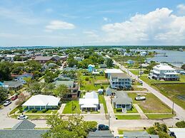 Conch's Point Cottage 2 Bedroom Home by RedAwning