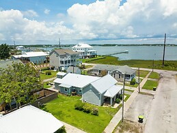 Conch's Point Cottage 2 Bedroom Home by RedAwning