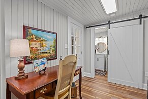 Conch's Point Cottage 2 Bedroom Home by RedAwning