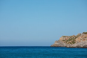 PREVELI DIONYSSOS ROOMS