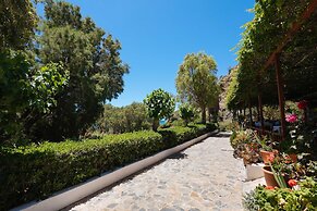 PREVELI DIONYSSOS ROOMS