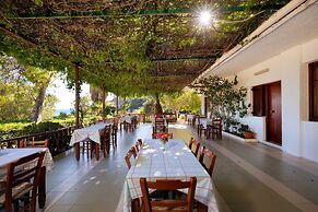 PREVELI DIONYSSOS ROOMS