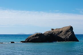 PREVELI DIONYSSOS ROOMS