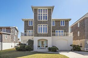 The Amadeus 5 Bedroom Home by RedAwning