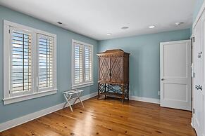 The Amadeus 5 Bedroom Home by RedAwning