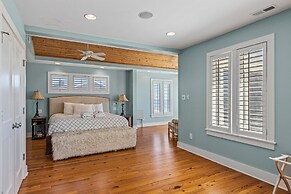 The Amadeus 5 Bedroom Home by RedAwning