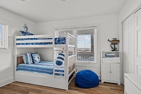 Seabiscuit 5 Bedroom Home by RedAwning