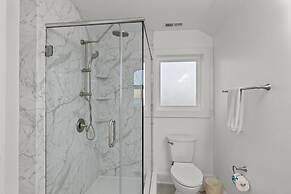 Seabiscuit 5 Bedroom Home by RedAwning