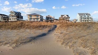 Seabiscuit 5 Bedroom Home by RedAwning