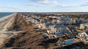 Seabiscuit 5 Bedroom Home by RedAwning