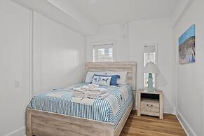 Seabiscuit 5 Bedroom Home by RedAwning