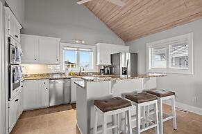 Seabiscuit 5 Bedroom Home by RedAwning