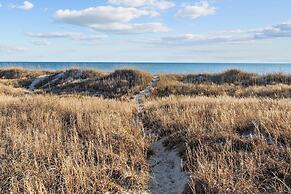 Seabiscuit 5 Bedroom Home by RedAwning