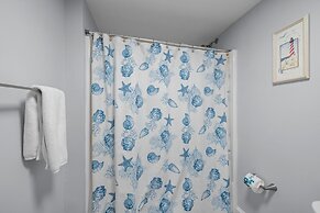 Seabiscuit 5 Bedroom Home by RedAwning