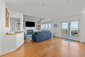 Seabiscuit 5 Bedroom Home by RedAwning