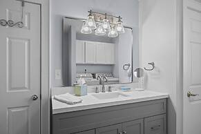 Seabiscuit 5 Bedroom Home by RedAwning