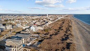 Seabiscuit 5 Bedroom Home by RedAwning