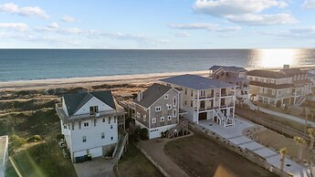 Seabiscuit 5 Bedroom Home by RedAwning