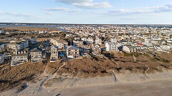 Seabiscuit 5 Bedroom Home by RedAwning