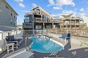 Seabiscuit 5 Bedroom Home by RedAwning