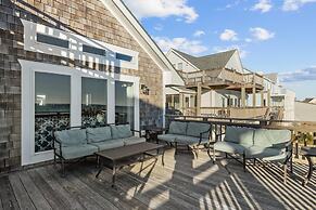 Seabiscuit 5 Bedroom Home by RedAwning