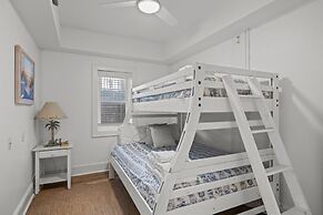 Seabiscuit 5 Bedroom Home by RedAwning