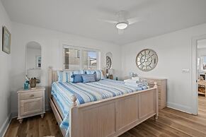 Seabiscuit 5 Bedroom Home by RedAwning