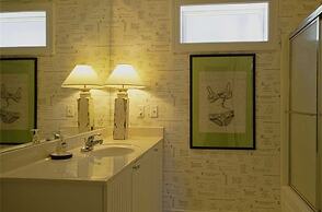 Nash Cottage 6 Bedroom Home by RedAwning