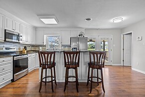 Otter Banks Retreat 3 Bedroom Home by RedAwning