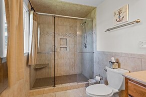 Otter Banks Retreat 3 Bedroom Home by RedAwning