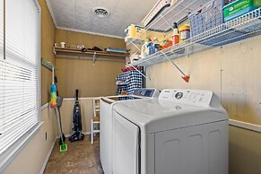 Otter Banks Retreat 3 Bedroom Home by RedAwning