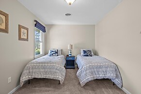 Otter Banks Retreat 3 Bedroom Home by RedAwning