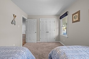 Otter Banks Retreat 3 Bedroom Home by RedAwning