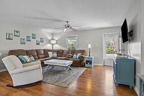 Otter Banks Retreat 3 Bedroom Home by RedAwning