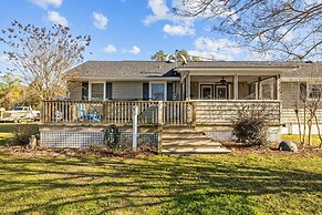 Otter Banks Retreat 3 Bedroom Home by RedAwning