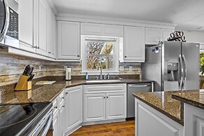 Otter Banks Retreat 3 Bedroom Home by RedAwning