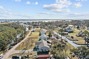 Otter Banks Retreat 3 Bedroom Home by RedAwning