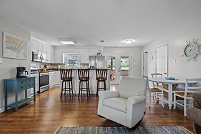 Otter Banks Retreat 3 Bedroom Home by RedAwning