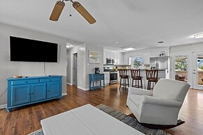 Otter Banks Retreat 3 Bedroom Home by RedAwning