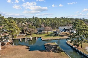 Otter Banks Retreat 3 Bedroom Home by RedAwning